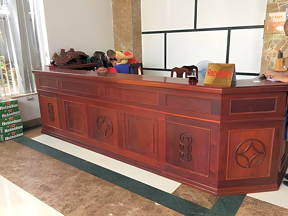 Thi Long Phung Hotel