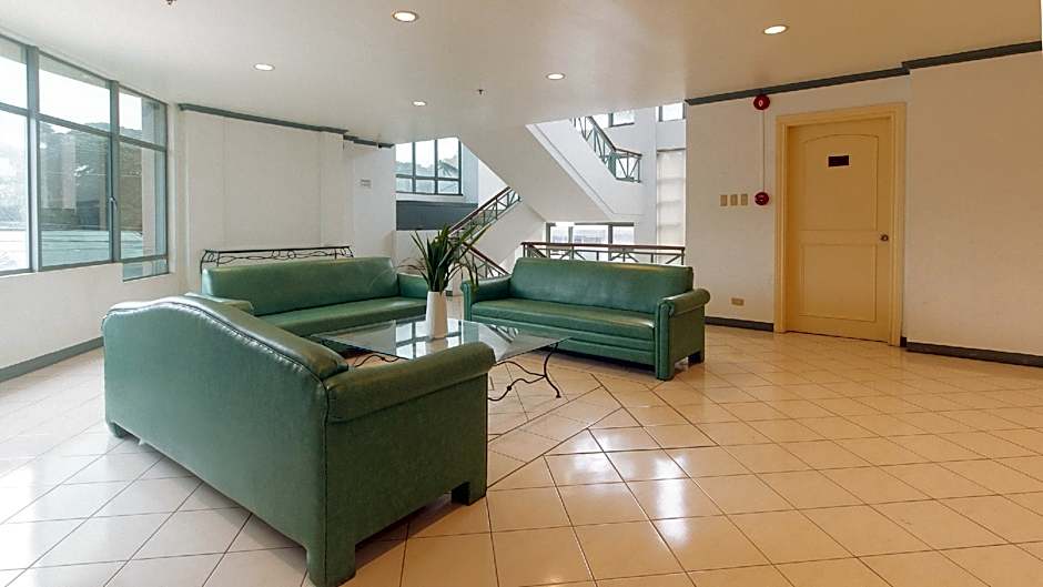 Royal Am Rei Hotel by RedDoorz