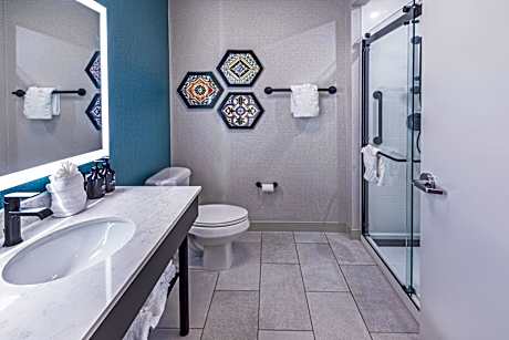 2 Queen Standard Lake View