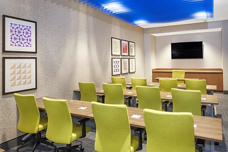 Holiday Inn Express And Suites Hudson I-94 By IHG