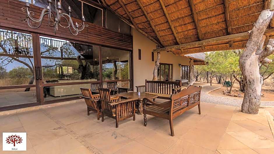 Zebula Golf and Wildlife Estate - Porcupine Strolling Pax 8 - Moi Signature Luxury villa