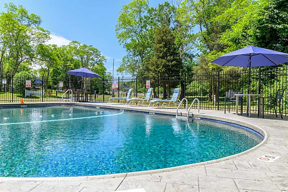 Captains Quarters Motel & Conference Center