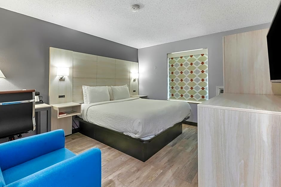 Days Inn by Wyndham Savannah Gateway I-95