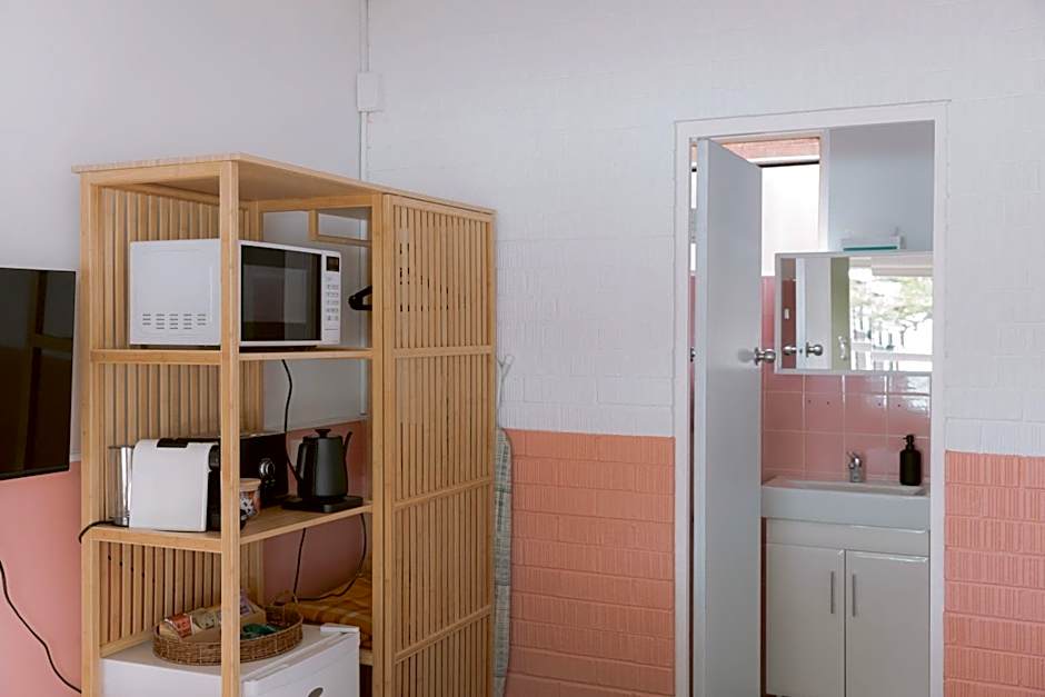 Black Swan Waterfront Motel