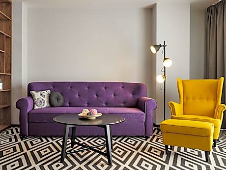 Spacious apartment with living room and bedroom with 1 double bed and 1 sofa for 2 people