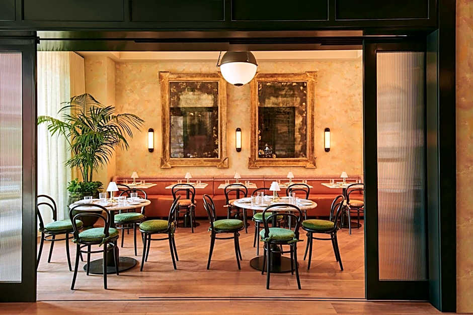 The Hollywood Grande, Autograph Collection