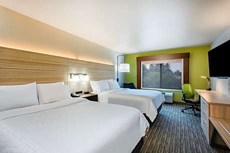 Standard Queen Room with Two Queen Beds and Tub - Mobility/Communications Accessible