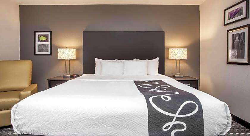 La Quinta Inn & Suites by Wyndham Oshkosh