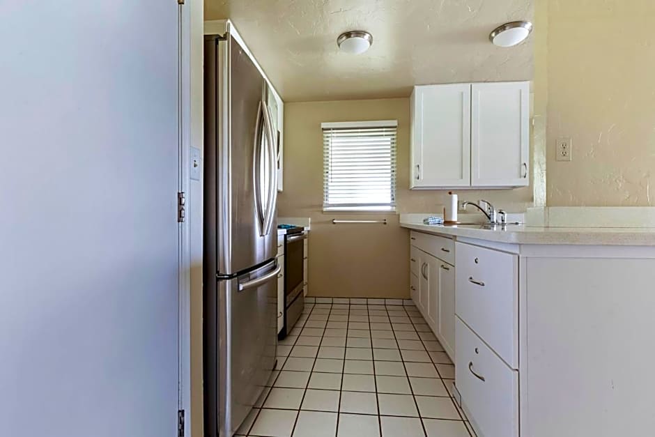 Plantation Hale Suites