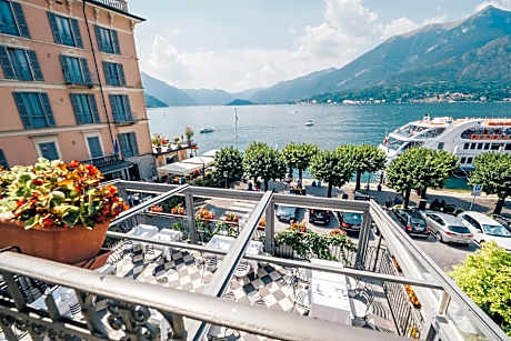 Standard Double Room with Lake View