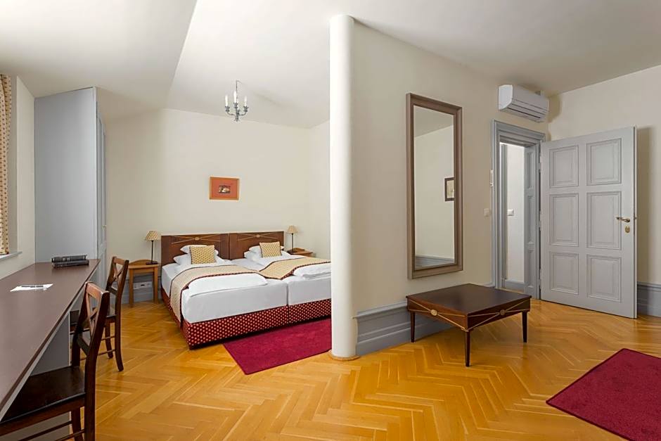 Károlyi Kastély Hotel & Restaurant