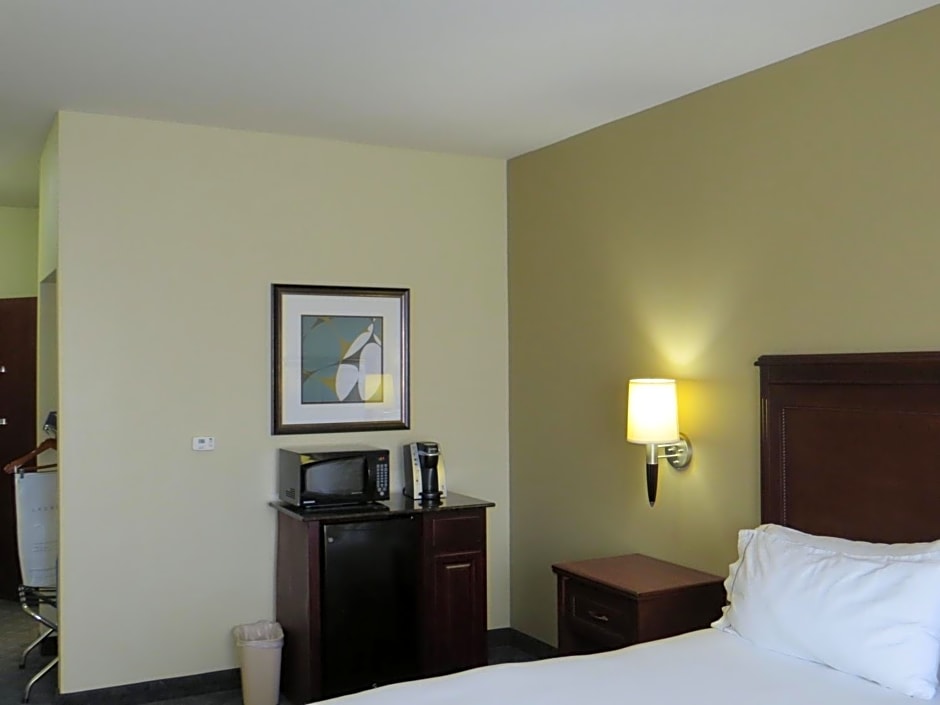 Holiday Inn Express Hotel & Suites Pampa, an IHG Hotel