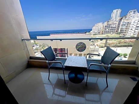 Grand Deluxe Room King Bed Sea View with balcony