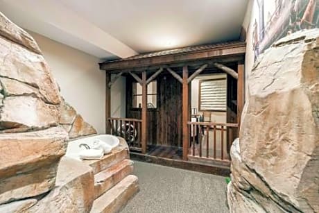 Jesse James Queen Room with Whirlpool - Non-Smoking