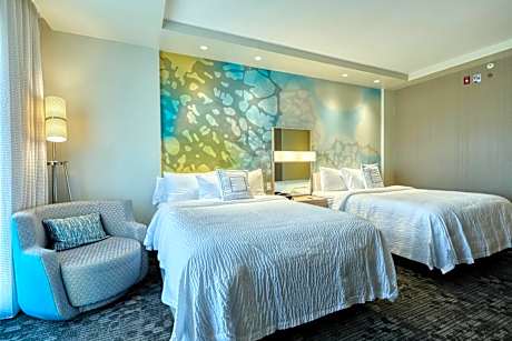 Larger Guest room, 2 Queen, Sofa bed