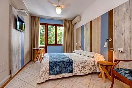 One-Bedroom Apartment (4 Adults) with Balcony or Terrace