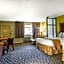 Quality Inn & Suites At Coos Bay