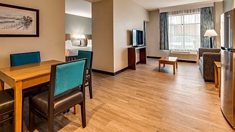 Accessible - Suite 2 Queen, Mobility Accessible, Communication Assistance, Bathtub, Sofabed, Full Kitchen, Non-Smoking, Full Breakfast