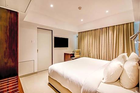 Studio room with Jacuzzi, Fruit Basket, and 15% off on Food and Soft Beverages