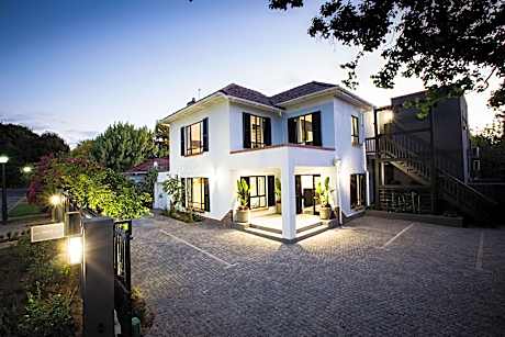 Twice Central Guesthouse