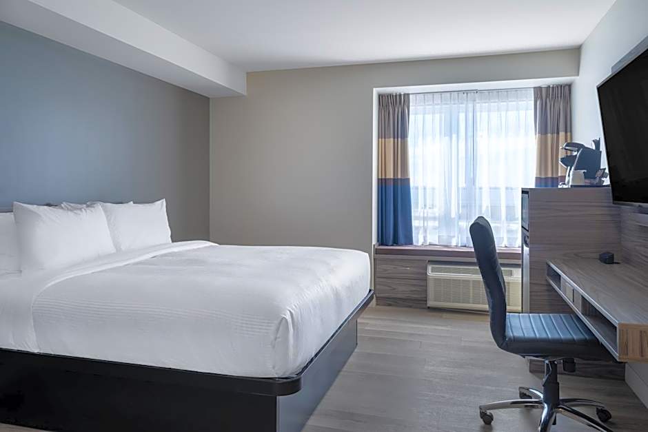 Microtel Inn & Suites by Wyndham Kanata Ottawa West