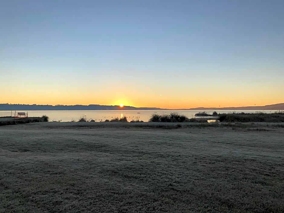 Waiteti Lakefront Motel