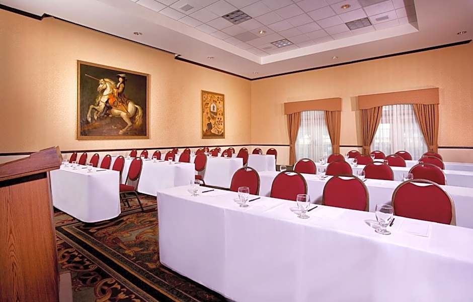 Azure Hotel & Suites Ontario, A Trademark Collection Hotel