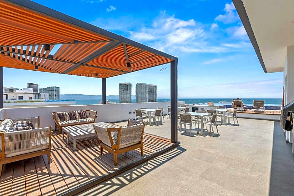 Monyxbnb at Zoho Skies