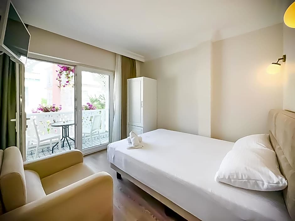 hi HOTEL IVY BÜYÜKADA