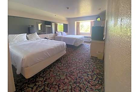 Queen Room with Two Queen Beds - Non-Smoking