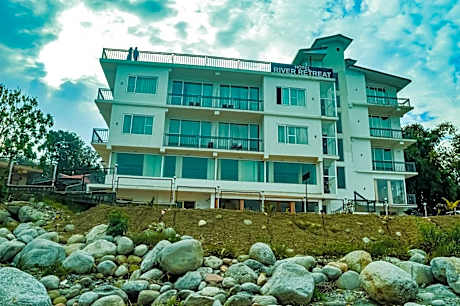 Hotel River Retreat