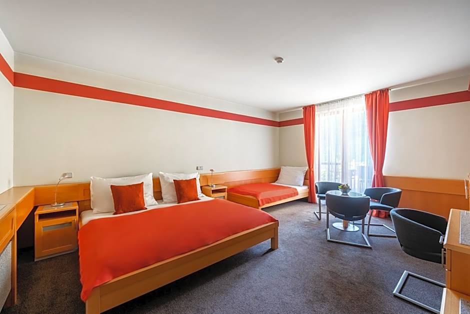 Zdjęcie 1 z 6 — Triple Room