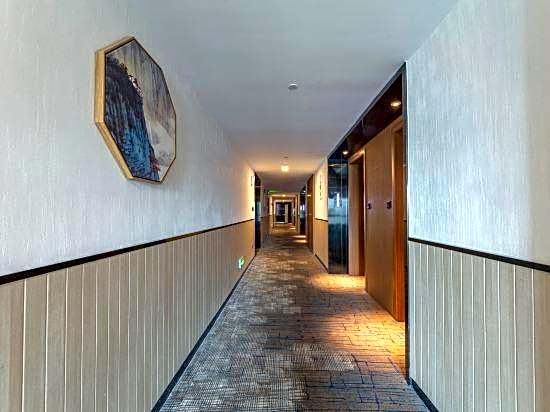 Qingteng Yisu Hotel (Beilun Yintai Chengzhonghe Road Subway Station Store)