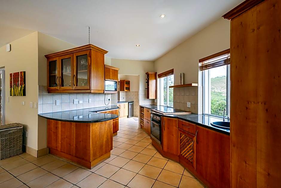 Gemini Villa - Solar Powered Pool & Near Beach