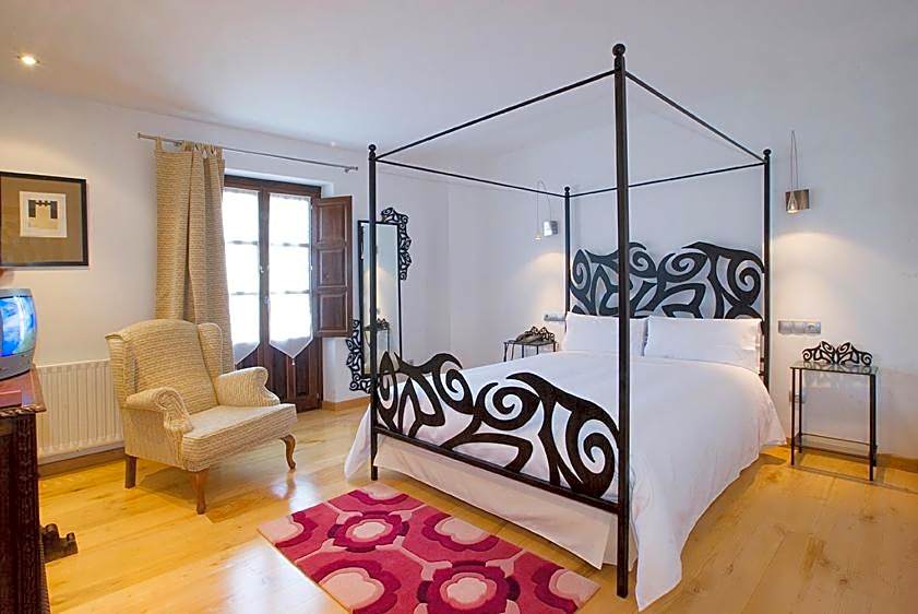 Hotel y apartamentos rurales L'Anceo