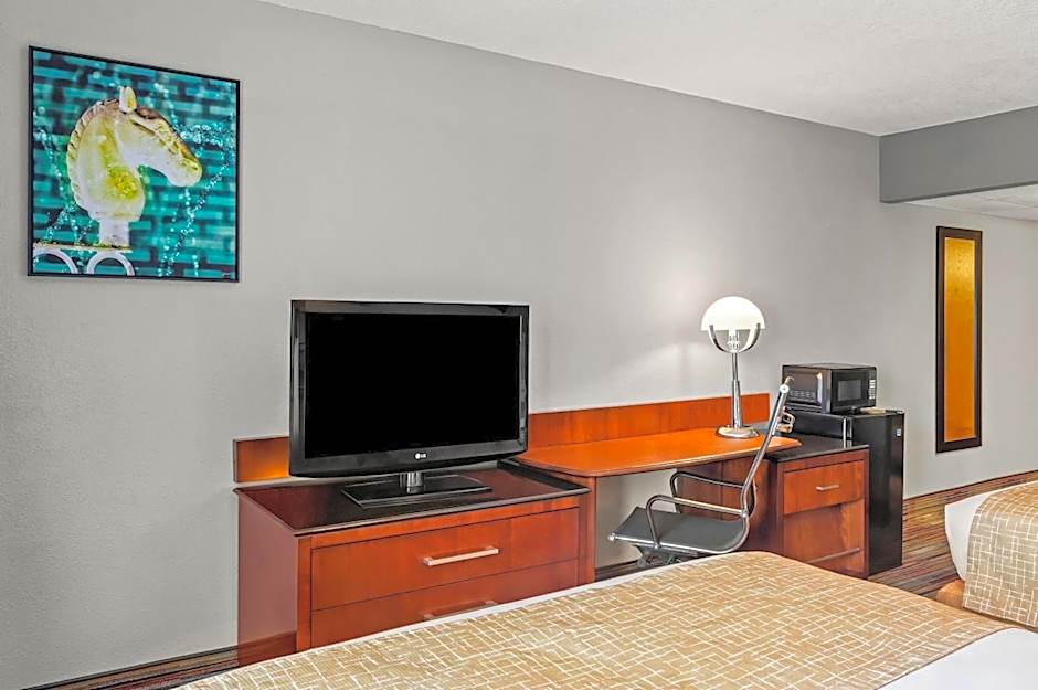 Travelodge by Wyndham Bloomington