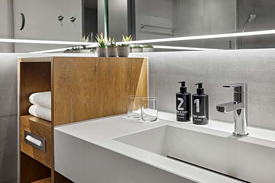 Lindner Hotel Cologne City Plaza, part of JdV by Hyatt