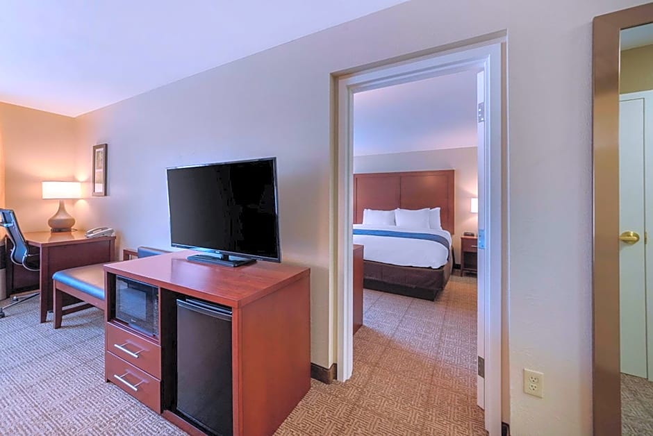 Comfort Inn & Suites Northern Kentucky