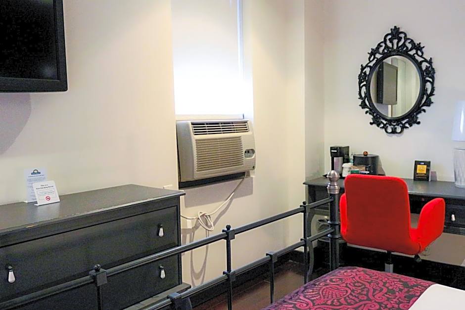 Night Hotel Broadway