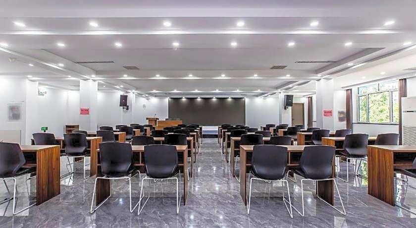 Holiday Inn Express Chengde Downtown By IHG