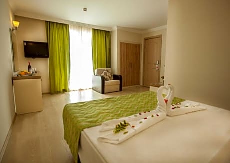 Family Room Connecting Room