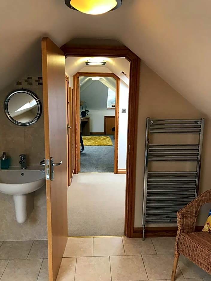 Mooredge - Room only