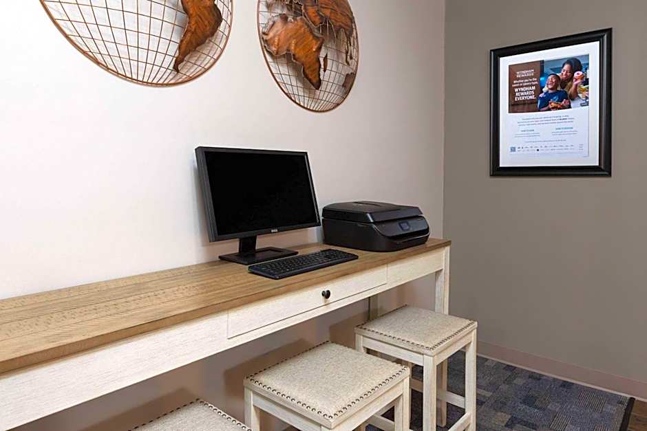 Days Inn by Wyndham Hutchinson