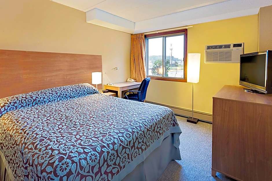 Days Inn by Wyndham Winona
