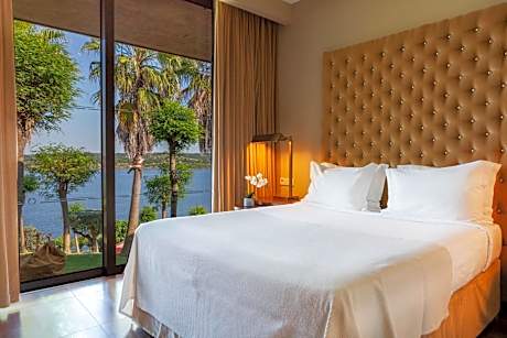 Three-Bedroom Villa with Lake View