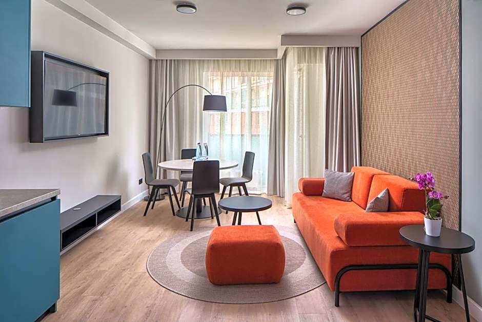 Escala Hotel & Suites