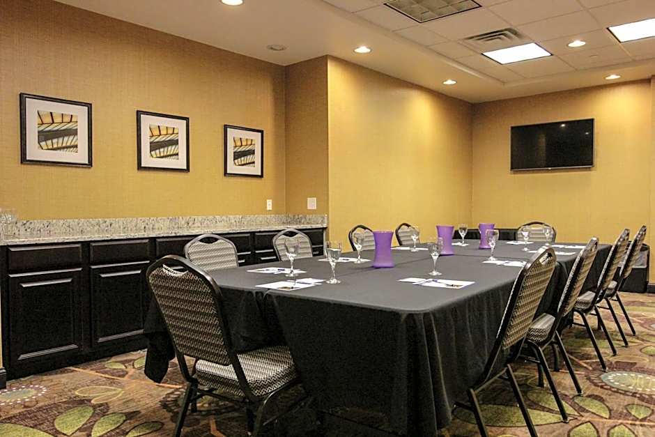 Holiday Inn Express and Suites Montgomery By IHG