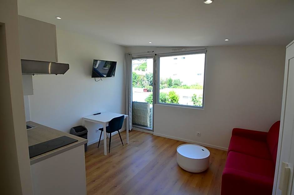STUDIO CASSIN - next to tramway line 2 near airport