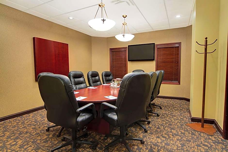 Best Western Plus Winnipeg Airport Hotel