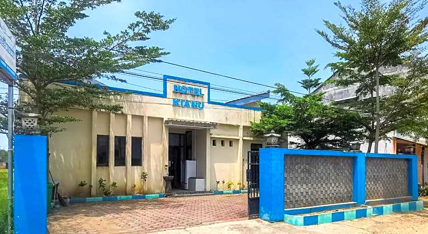 RedDoorz near Pantai Pancer Door Pacitan